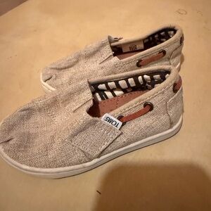 ✨ TOMS Toddler Slip-On Shoes – Size 7T – Linen/Beige – Like New ✨